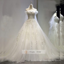 Elegant Sweetheart Strapless Lace Appliqued Wedding Dress With Chapel Train